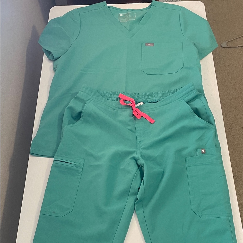 Figs Aqua Scrub Set with Pink Accent